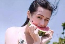 娱乐吃瓜头像女生可爱,揭秘娱乐圈可爱吃瓜女生的魅力瞬间